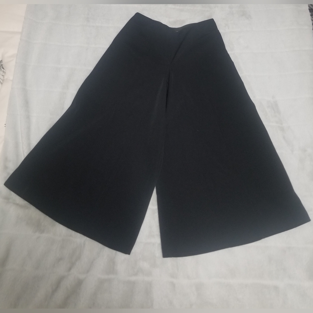 La Mode Est A Vous Black Gaucho/Culottes Wide leg Size US 30 or EU 40